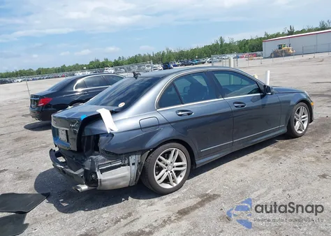 2014 Mercedes-Benz C 300 Sport 4Matic z USA, uszkodzony, nr VIN WDDGF8AB2EA962870